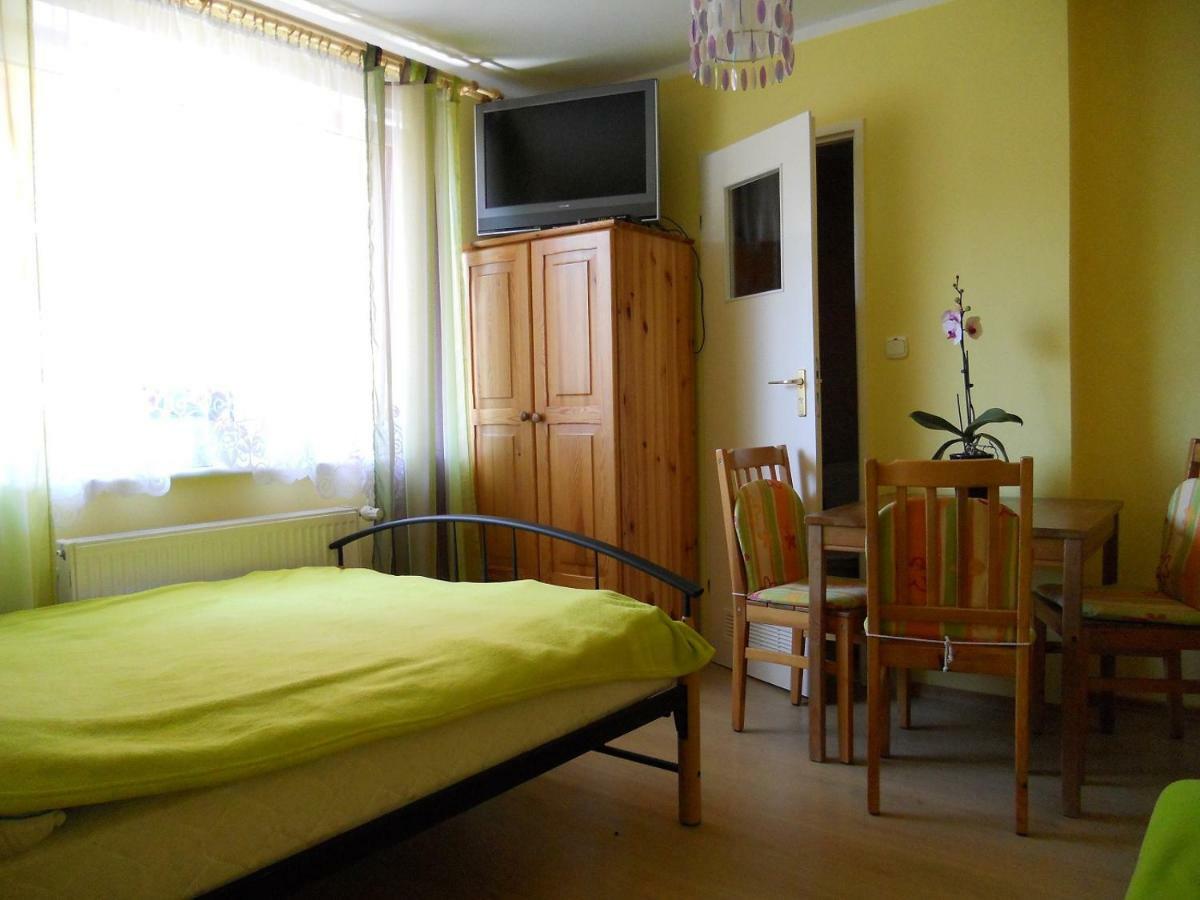 Pokoje Goscinne Zacisze Rowy  Exterior foto